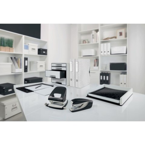 Zszywacz średni metalowy Leitz, czarny, 10 lat gwarancji, 30 kartek 55021095 .